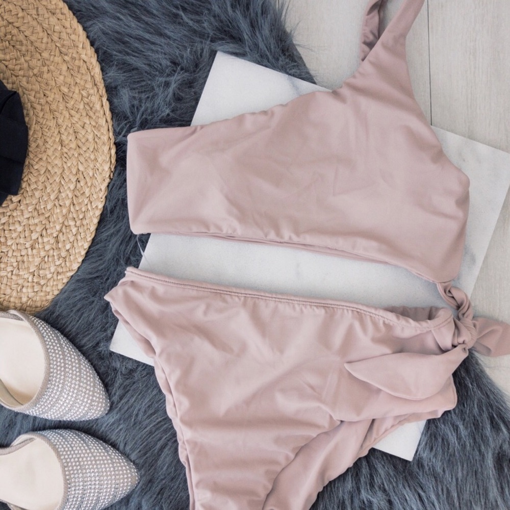 L.A. Hearts Tie on the Blush Bikini Set